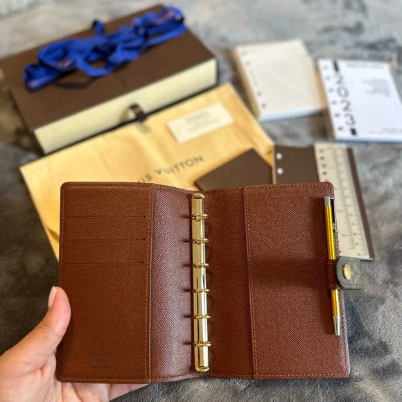 AUTHENTIC Louis Vuitton small ring agenda - Picture 8 of 11